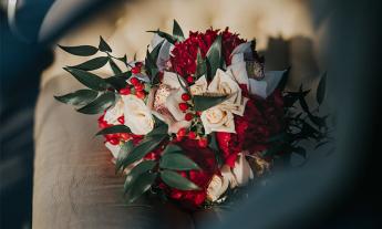Article wedding bouquet, winter bouquet, bride, wedding, discovernafplioweddings