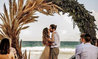 Article beach wedding, nafplio, couple