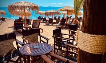 Article Calma beach bar Kandia of Nafplio