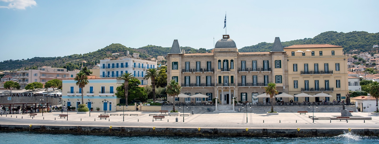 Σπέτσες προκυμαία ιστορικό ξενοδοχείο, Spetses historical hotel