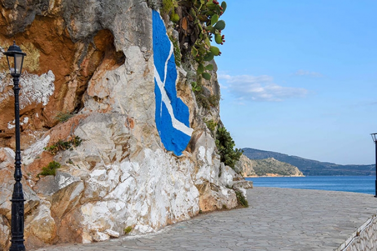 γύρος Αρβανιτιάς Ναυπλίου ελληνική σημαία, Nafplio Arvanitia tour Greek flag detail